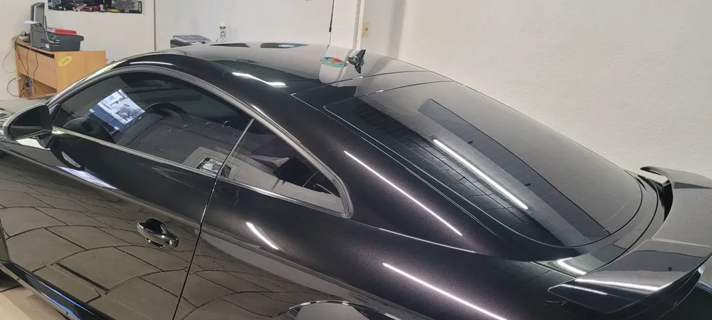 Pose de vitres teintées sur voiture de sport