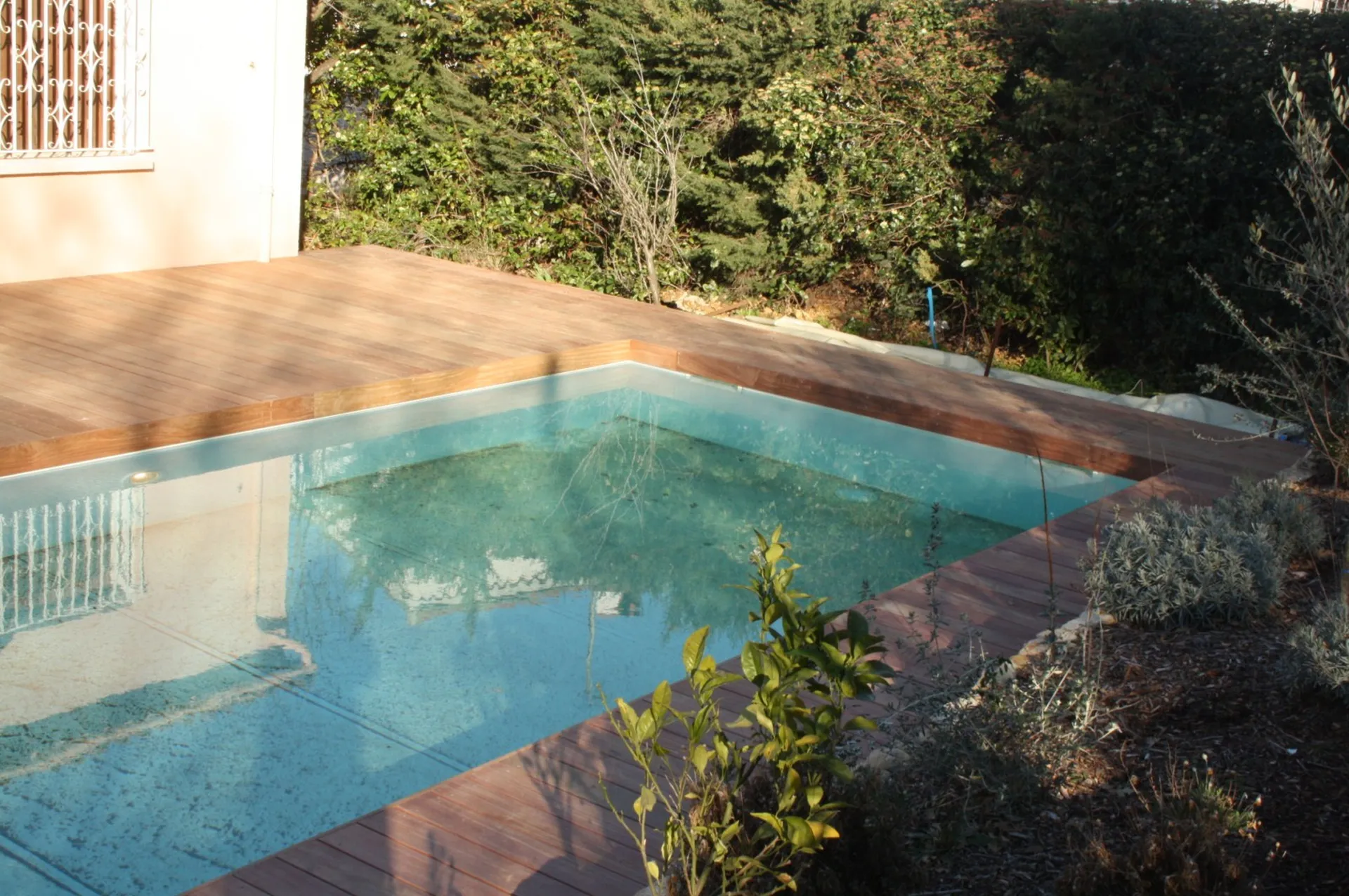 Tour de piscine en bois exotique cumaru six fours les plages VAR