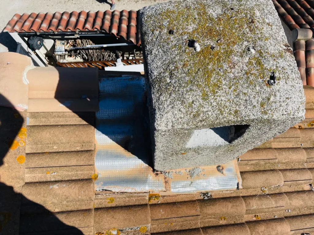 Remplacement d’une étanchéité de cheminée en plomb sur Martigues