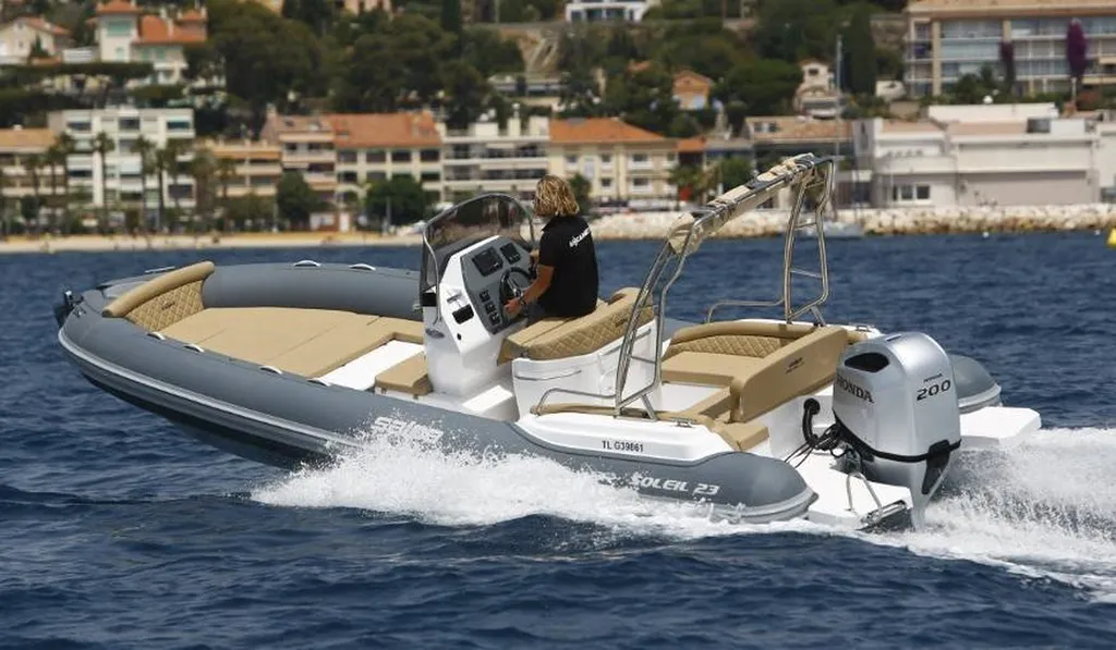 A vendre semi-rigide d'occasion Salpa Soleil 23 à Bandol