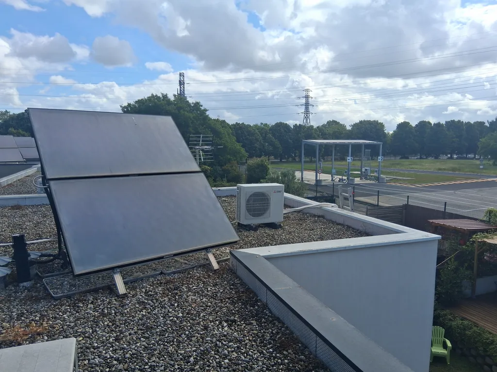 Installation ensemble climatisation réversible Mitsubishi pour 3 chambres et un séjour dans une maison  en copropriété sur Saint-Priest près de Lyon