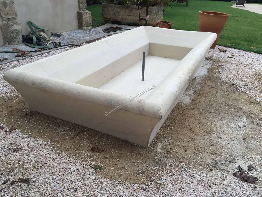 Fontaine murale sur-mesure en pierre de Fontvieille