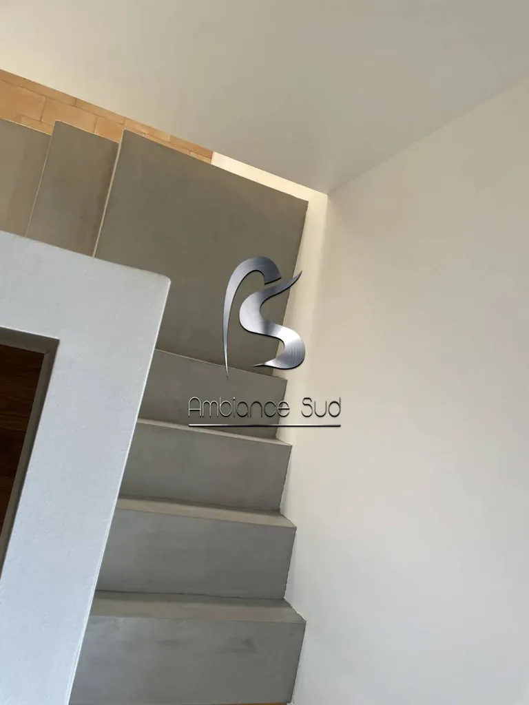 Revêtement escalier béton ciré à Cavalaire sur Mer Var 83