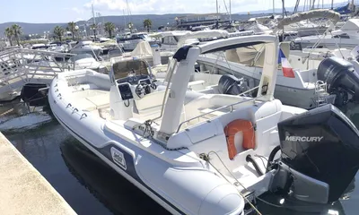 Visiting the Calanques of Marseille by boat!