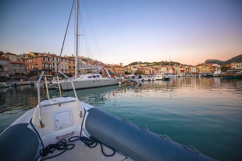 Comment visiter les Calanques de Marseille en bateau