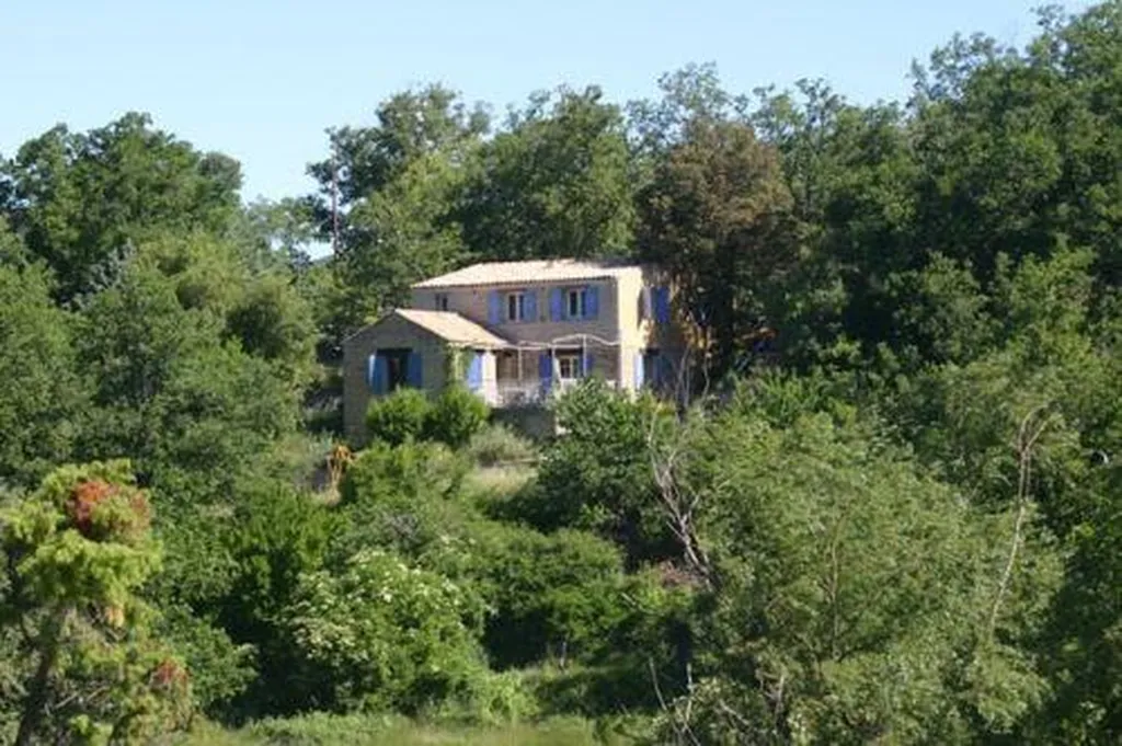 Monts de Vaucluse, villa au calme sur 1548 m² en restanques