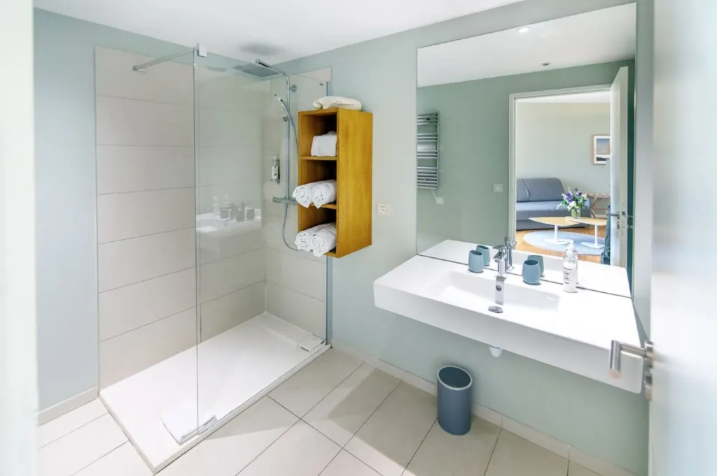 Suite Junior Terrasse – Hôtel à Aix-en-Provence avec terrasse privative  et vue sur la nature provençale