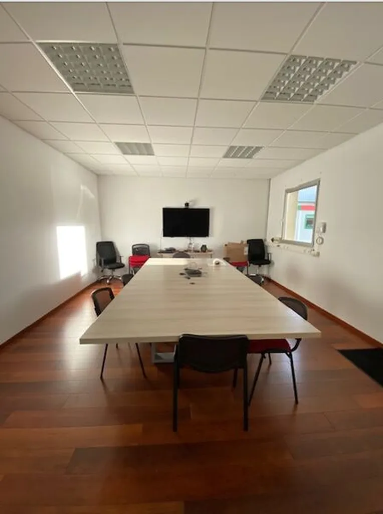 GONFREVILLE L'ORCHER - A LOUER Bureaux de 250 m² sur un site mixte de bureaux et d'activités