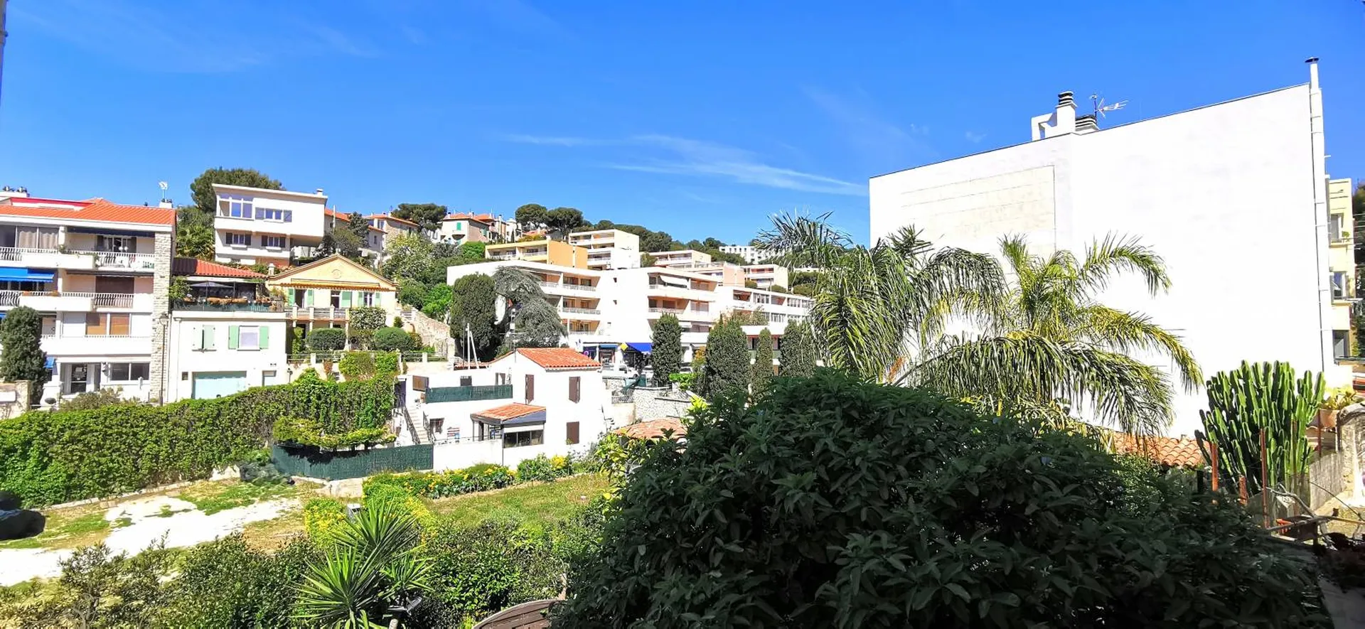 Vente maison de ville T5 Cassis centre historique  à quelques pas du port avec terrasses et vue village