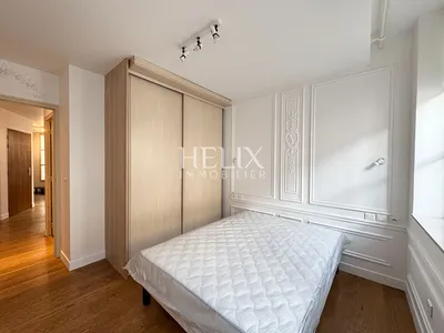 A louer superbe appartement meublé avec une terrasse de 13,78 M² au coeur du centre de Saint-Germain-en-Laye.