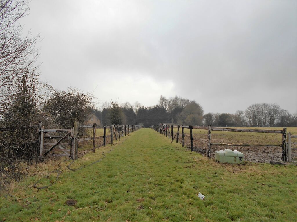 VEND UNE MAISON NORMANDE A  10  MINUTES DE LA GARE DE LISIEUX