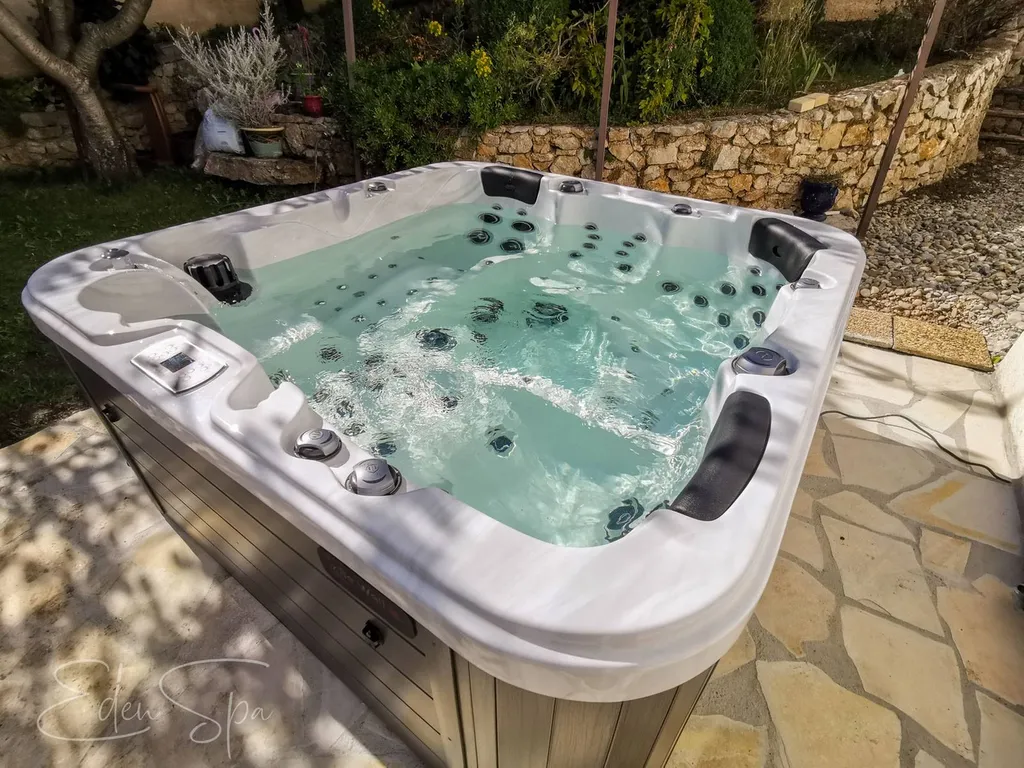 jacuzzi américain exterieur les pennes-mirabeau