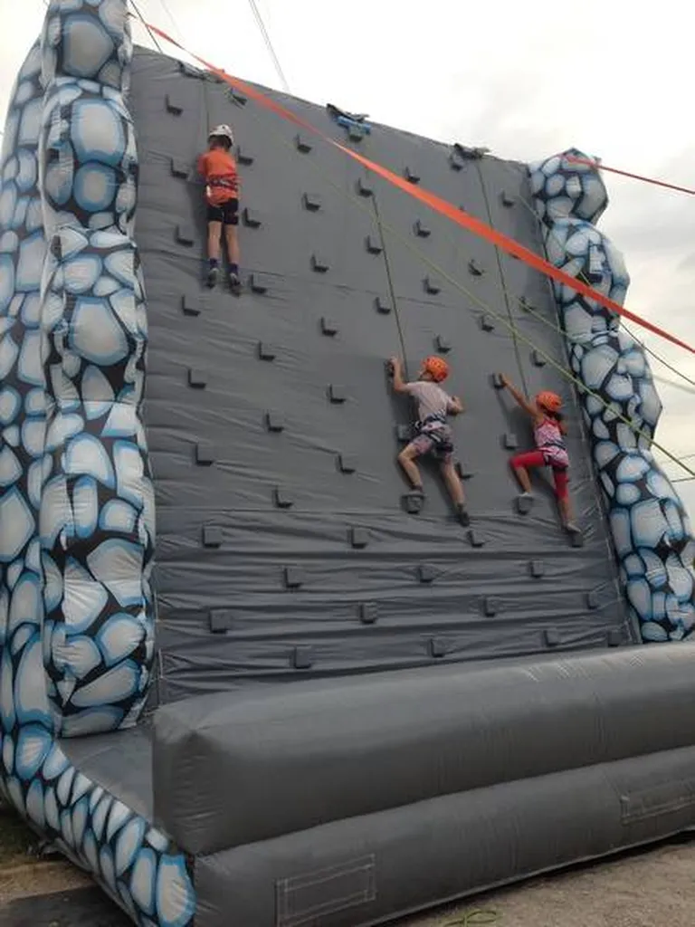 LOCATION MUR D'ESCALAGE GONFLABLE