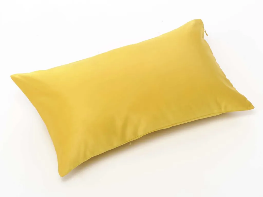 shooting photo à Lyon en packshot linge de maison coussin jaune 30 x 50