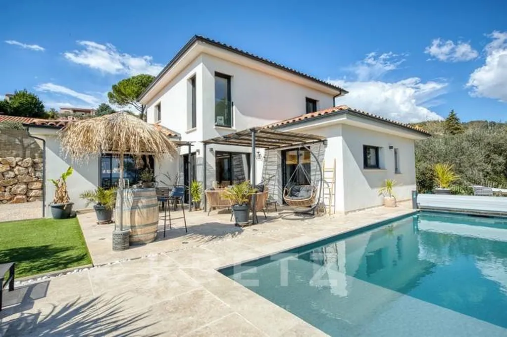 Construction de Villa de Luxe à Manosque : Gros Œuvre, Menuiseries et Finitions de Qualité