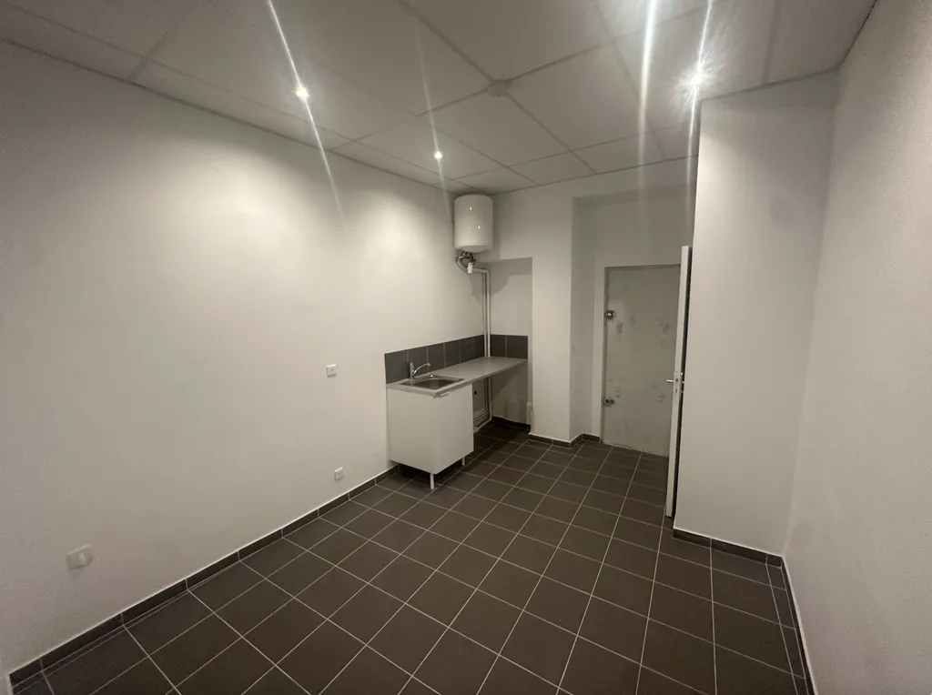 Location - Boutique 107 m², Reuilly, Rue de Charenton 75012 PARIS
