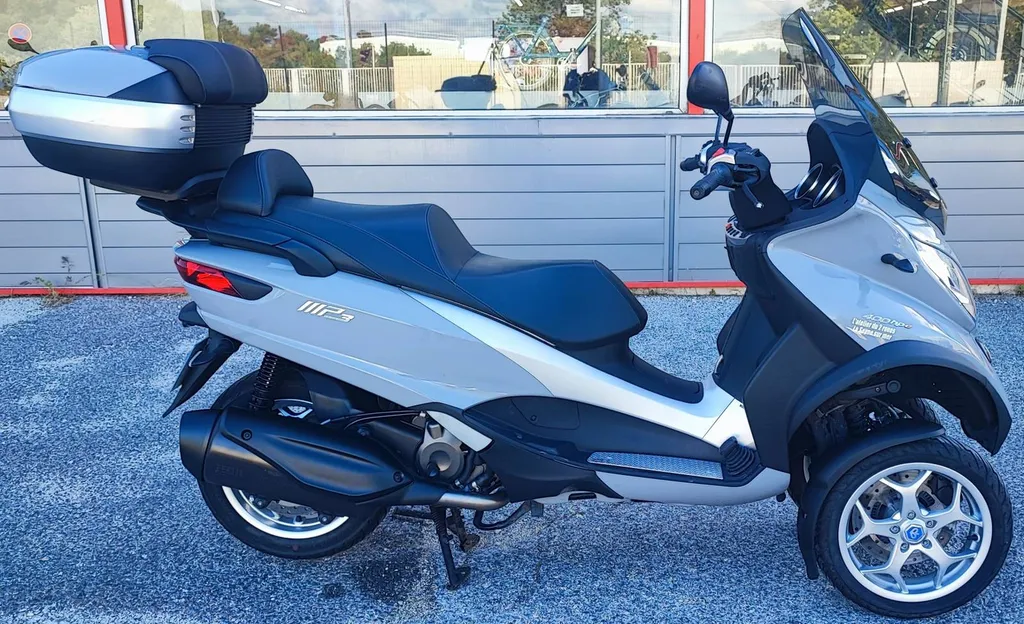 SCOOTER OCCASION PIAGGIO MP3 400 HPE SPORT du 02/2022 avec 8200 km.