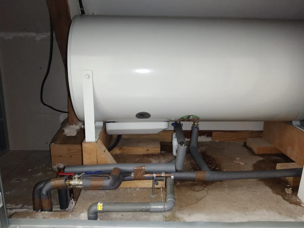 Remplacement chauffe-eau électrique 200L proche Fécamp – Installation Duralis ACI Hybride suite à la vétusté et dégât des eaux