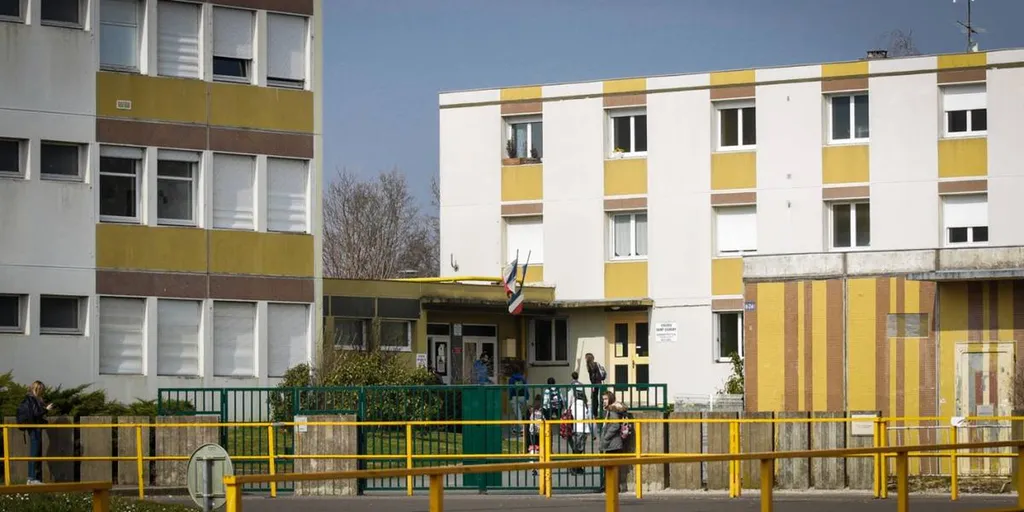 Entreprise de nettoyage avec désinfectant spécial adapté à l'environnement pour établissement scolaire à Strasbourg en Alsace