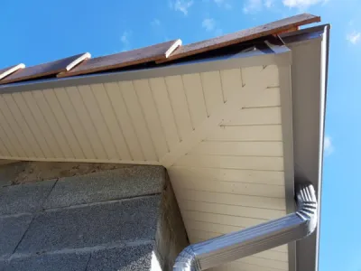 Installation sur-mesure de lambris aluminium et PVC sans entretien pour sous-toiture et avant-toit en Haute-Garonne