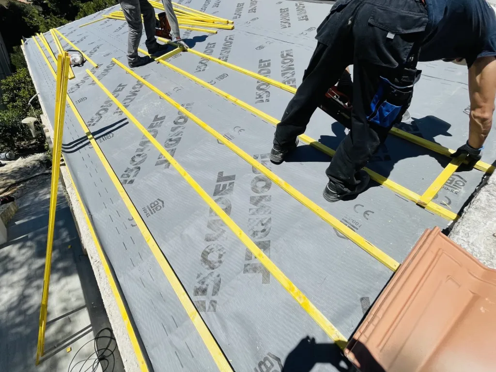 Réfection d’une toiture avec rénovation de charpente et isolation sur Aix en Provence.