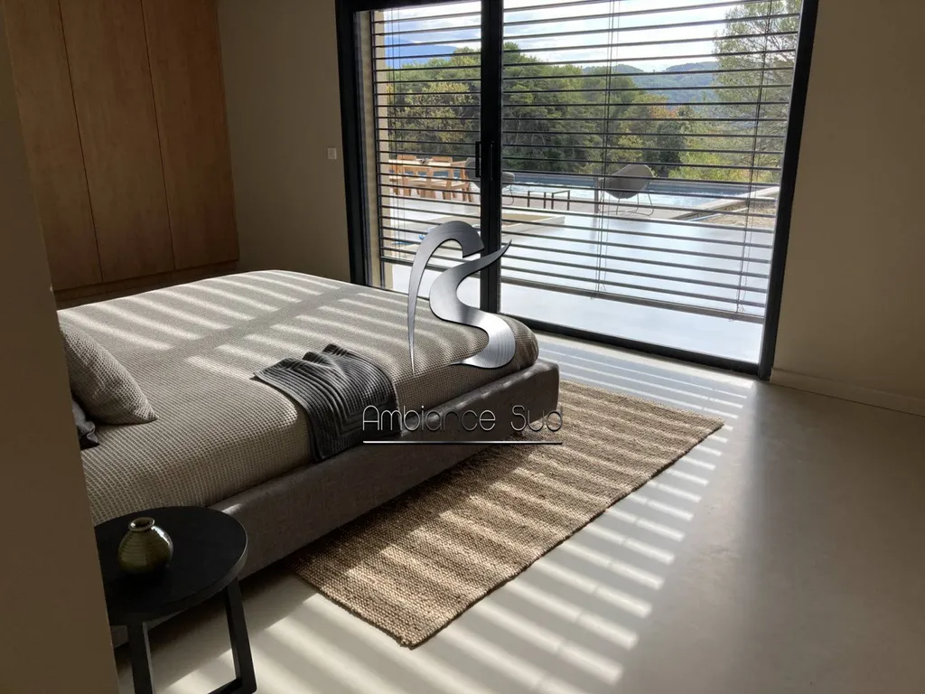 Artisan pour béton ciré sol chambre à Saint Tropez Var 83