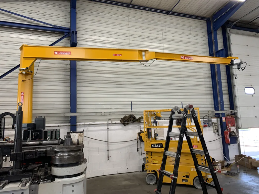 Potence pour approvisionner cintreuse