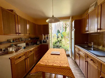 A vendre une jolie maison proche du lycée International, Saint Germain En Laye 7 pièce(s) 130 m2.