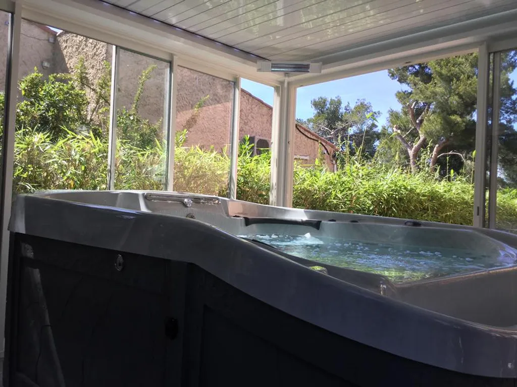 Pergola design bioclimatique posé sur Martigues