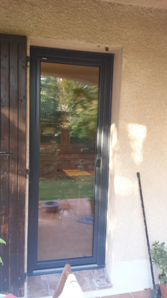 Installation de porte fenêtre en rénovation à Aix en Provence