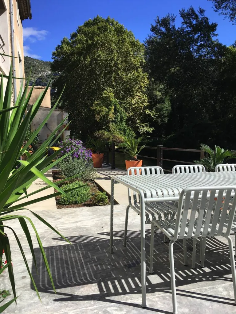 Aménagement de terrasses en béton à L'Isle sur la Sorgue