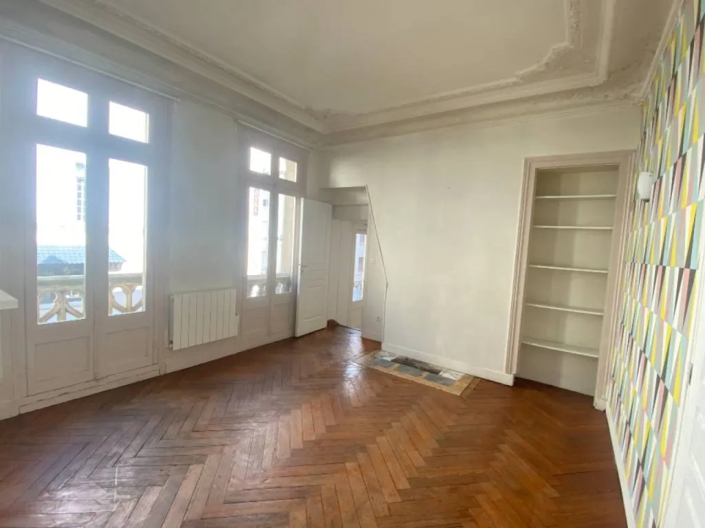 Situé au 1er étage