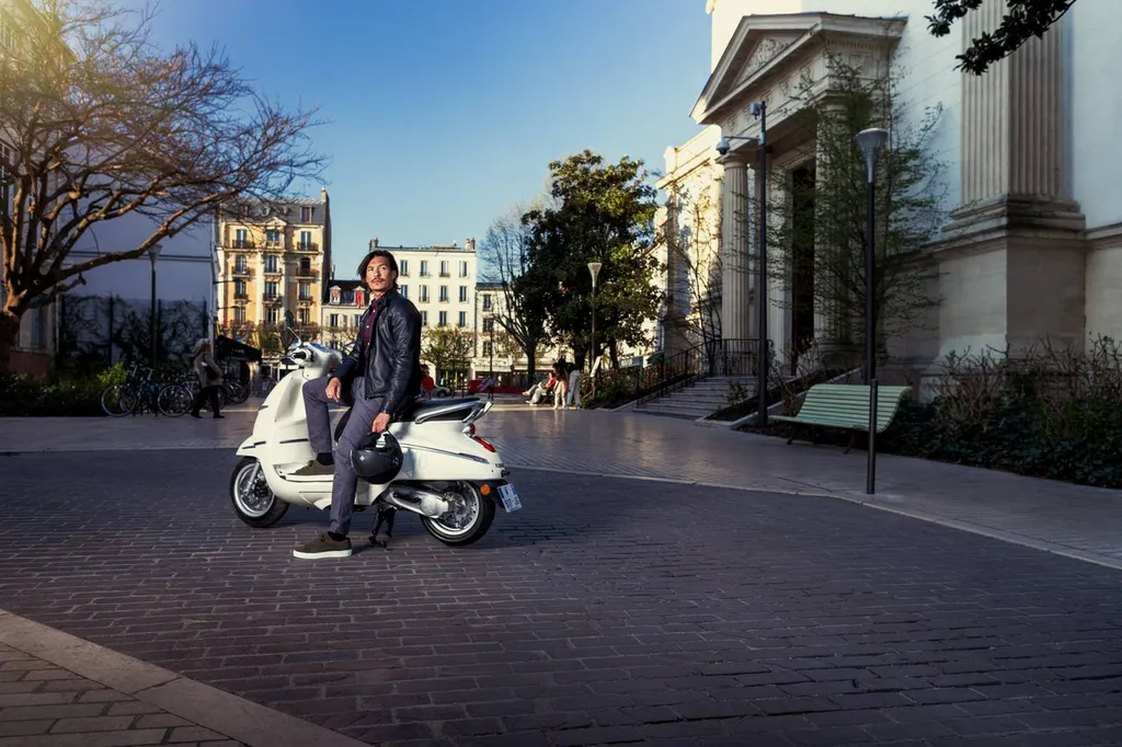 SCOOTER NEUF PEUGEOT DJANGO 125 BRIGHT EURO 5 SIX FOURS LES PLAGES