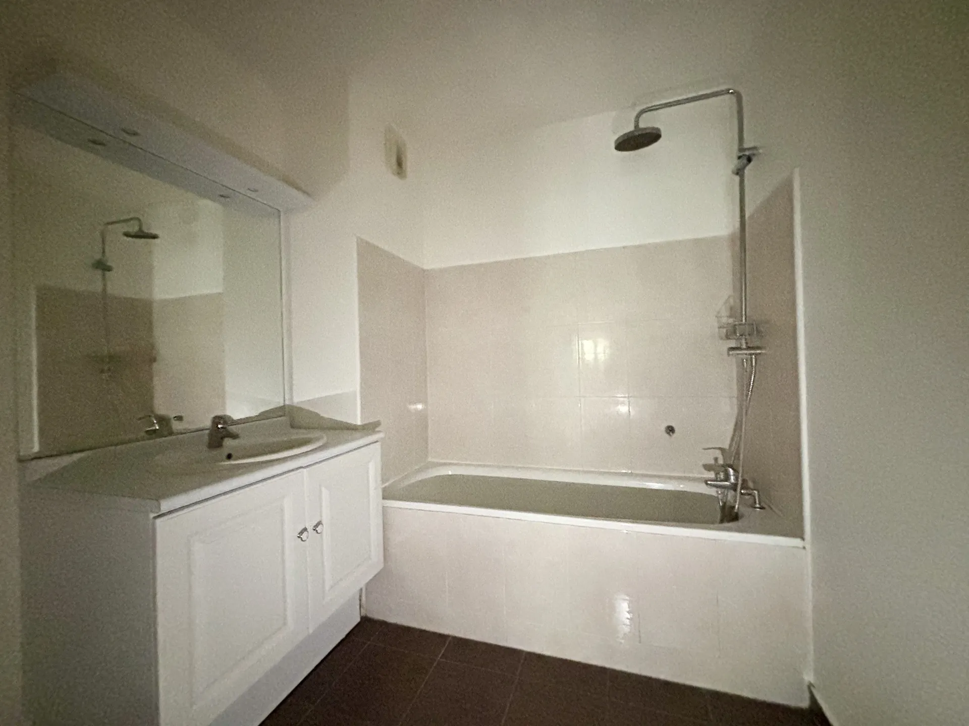 Bel appartement de 3 pièces de 59.44M² à Saint-Germain-En-Laye avec terrasse, ascenseur et box dans une résidence récente et sécurisée.