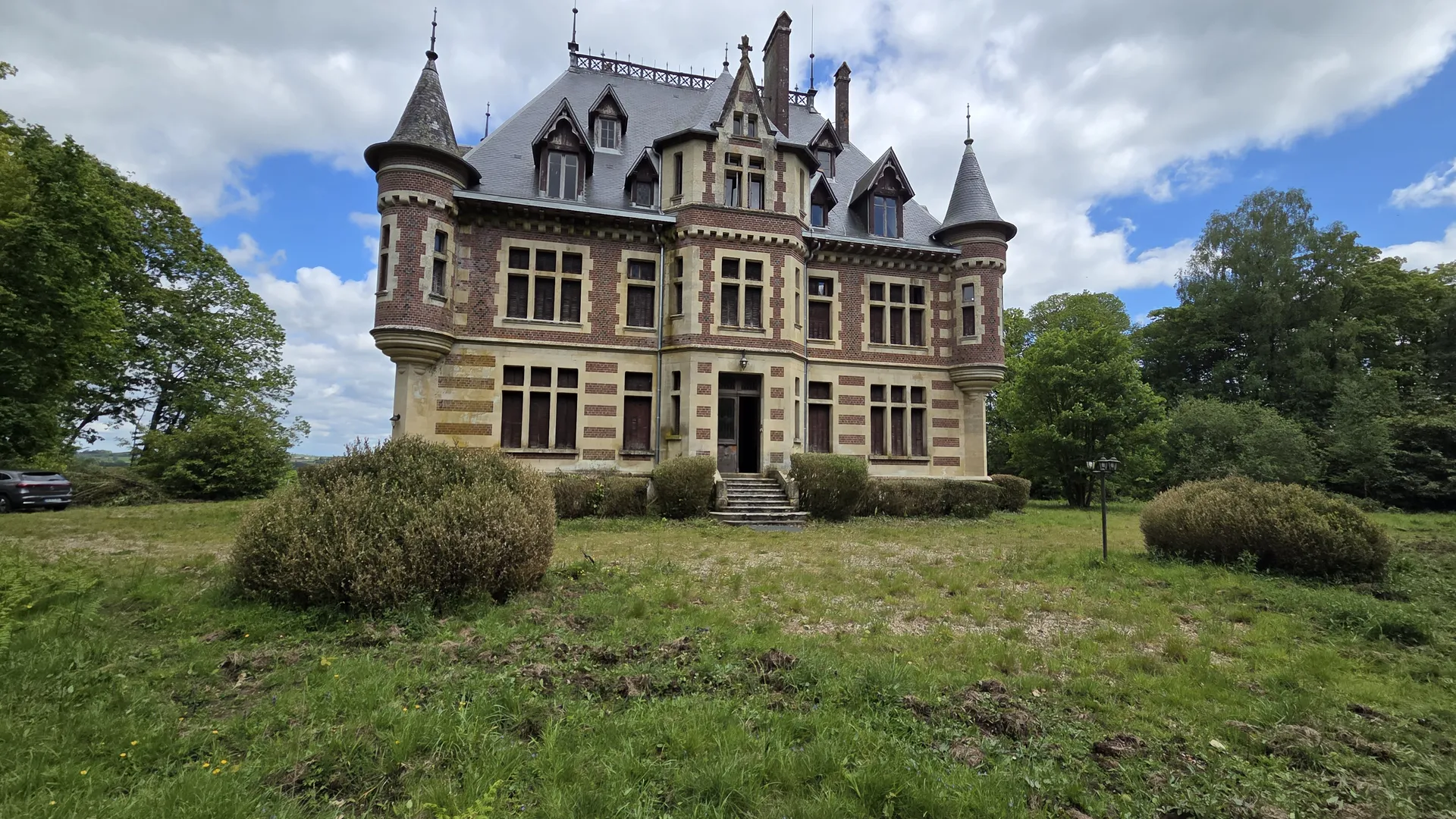 Proximité de Forges les Eaux, au coeur du Pays de Bray, Château des années 1900 à rénover, 76 Normandie