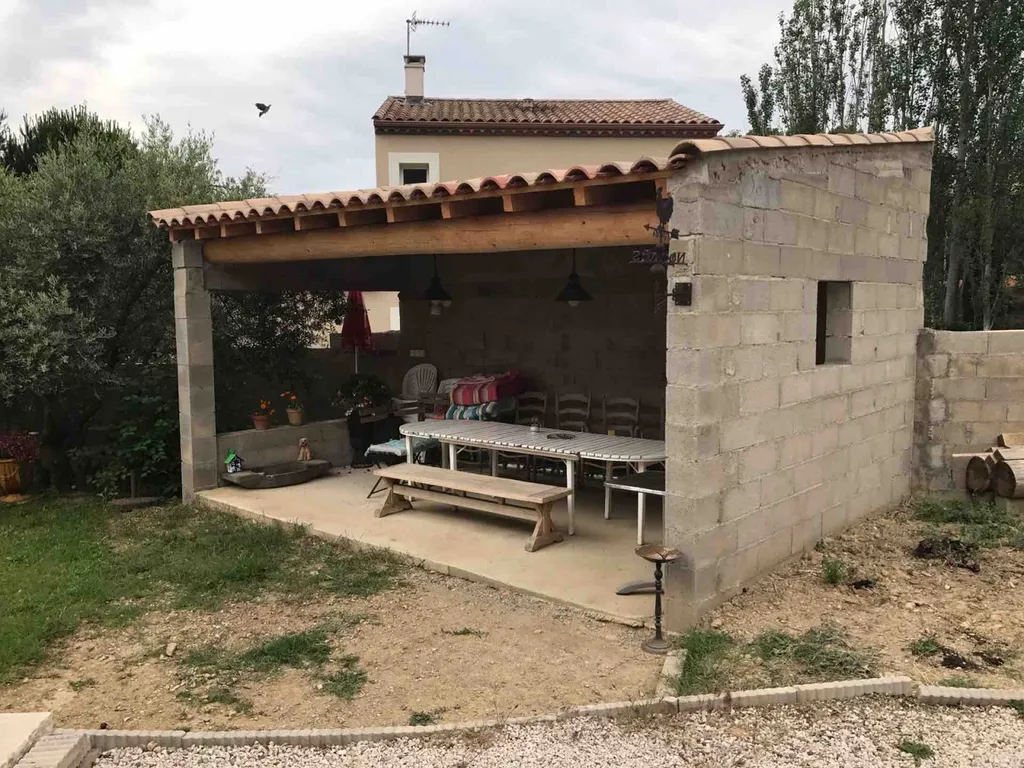Décoration en pierre d’un Pool House sur Béziers 
