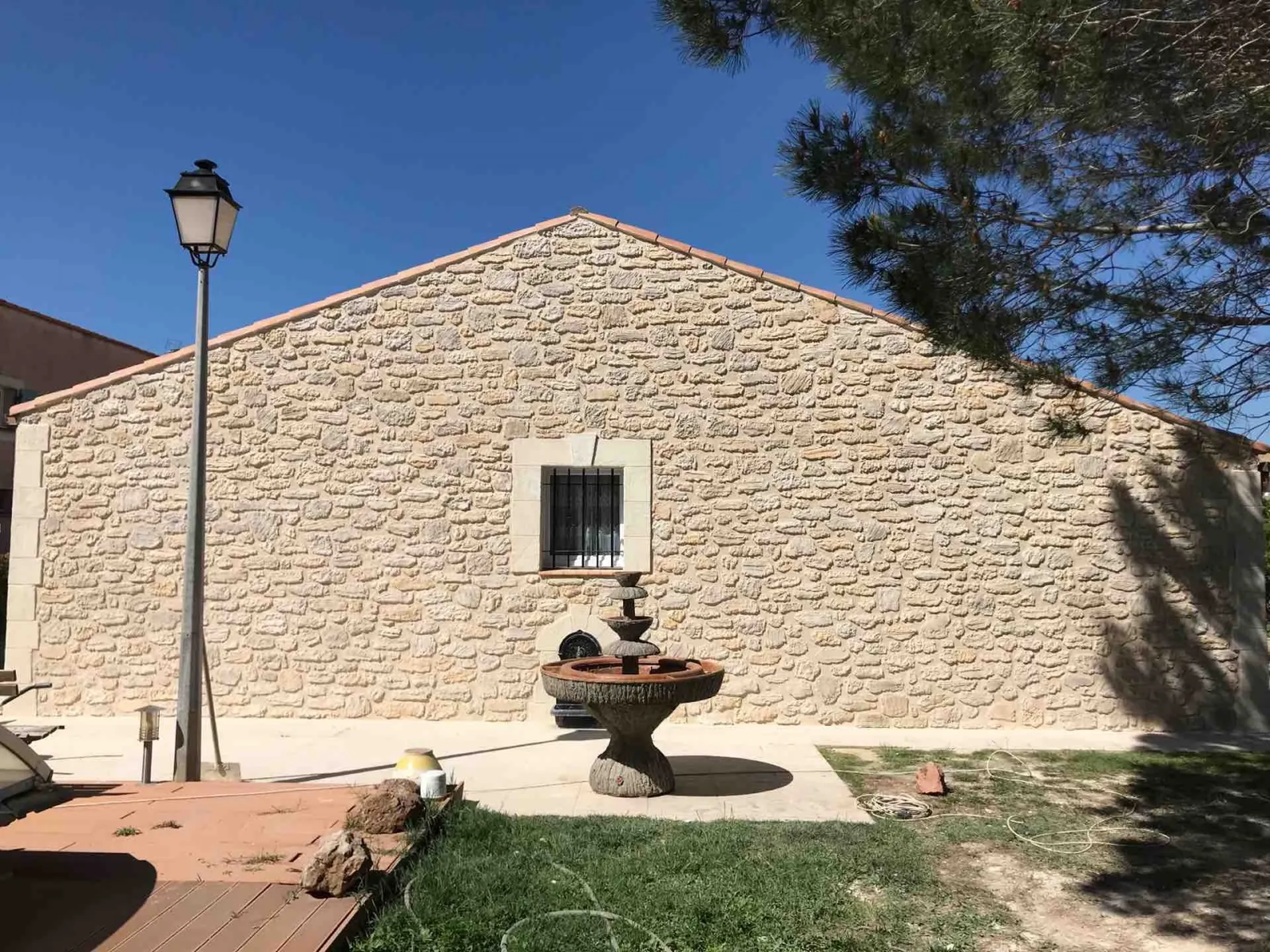 Rénovation d’une façade en pierre à Marseillan proche de Sète