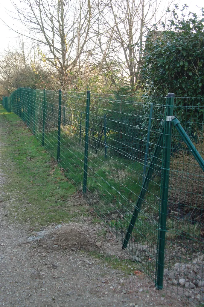 Installation de Clôture grillagée simple torsion pour professionnelle, Panneaux soudés et Clôtures de délimitation à Octeville-sur-Mer en Seine-Maritime 76 et ses Alentours