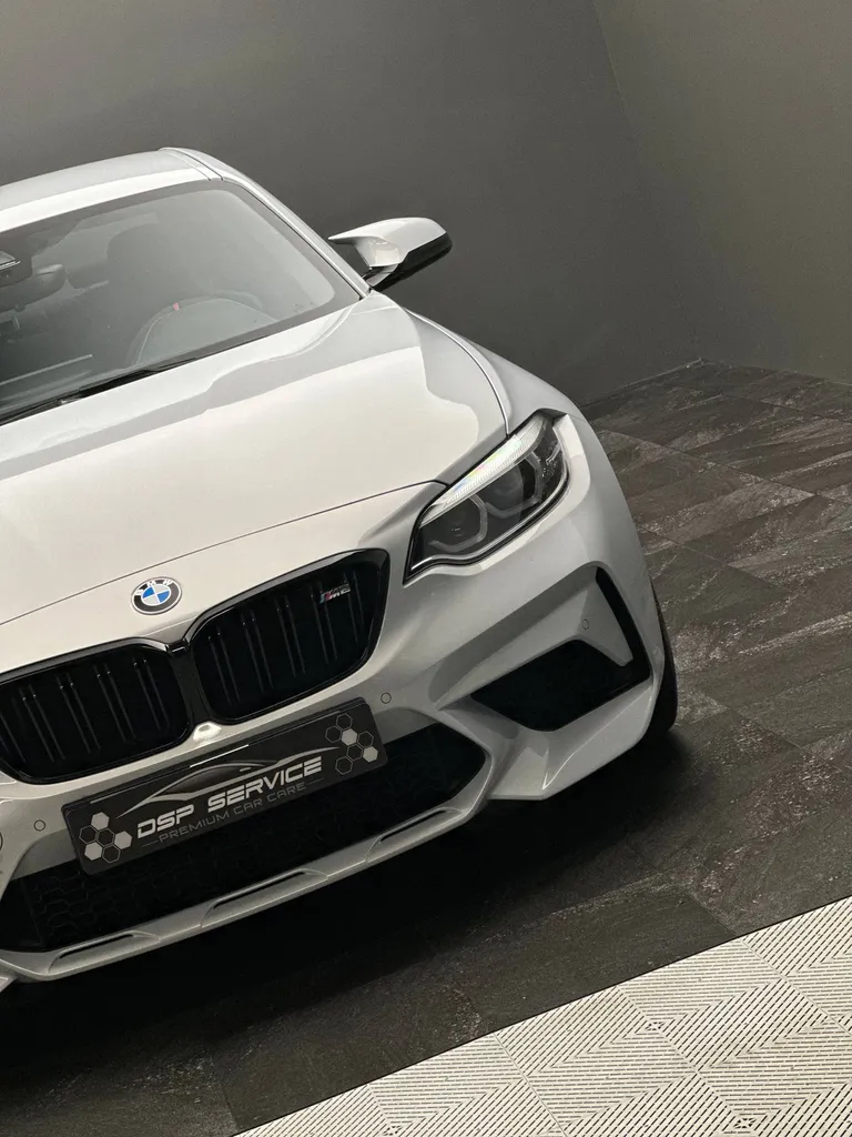 Lustrage brillance sur une BMW M2 Compétition à Le Mans (72)
