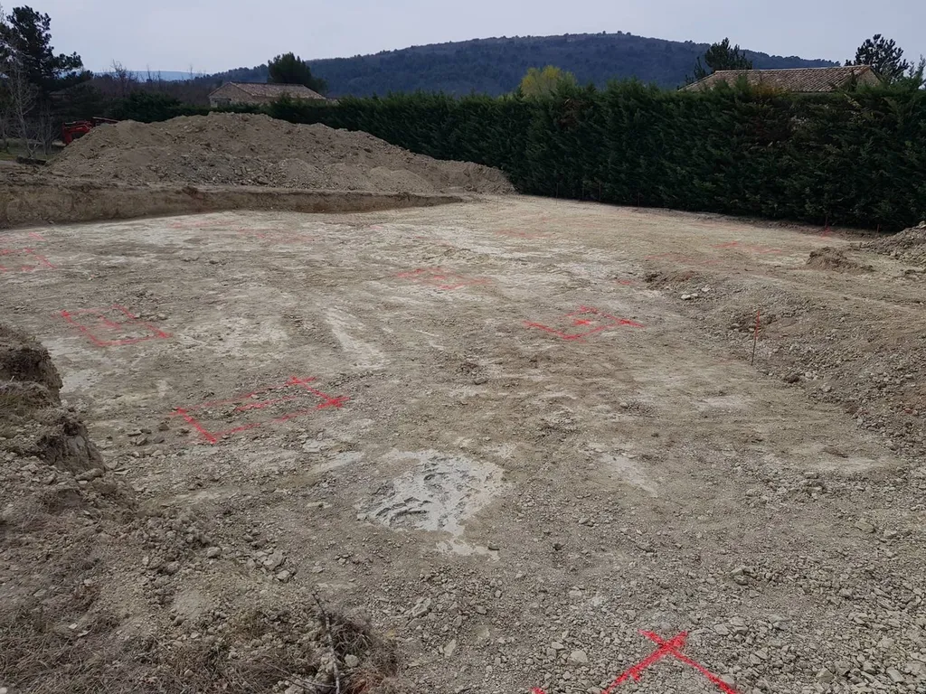Entreprise de terrassement pour préparation du sol et fondations de maison dans le Vaucluse Luberon
