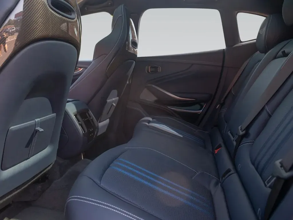 Intérieur arrière Aston Martin DBX707 cuir sport premium à Bordeaux