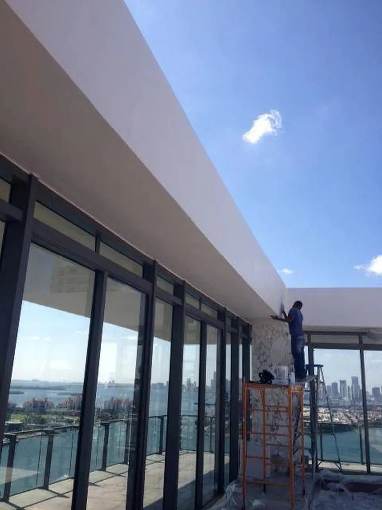 TADELAKT BLANC TERRE DU MONDE  PENTHOUSE APOGEE A MIAMI SOUTH BEACH