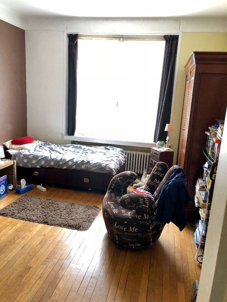 A vendre grande maison de 340 m² et son terrain de 1430 m² en bordure de centre ville dans la région de Lisieux 14100