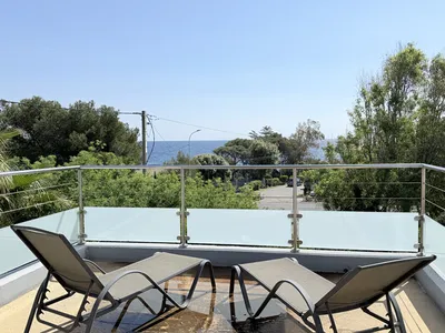 Villa front de mer à vendre aux Issambres – vue Méditerranée et piscine chauffée