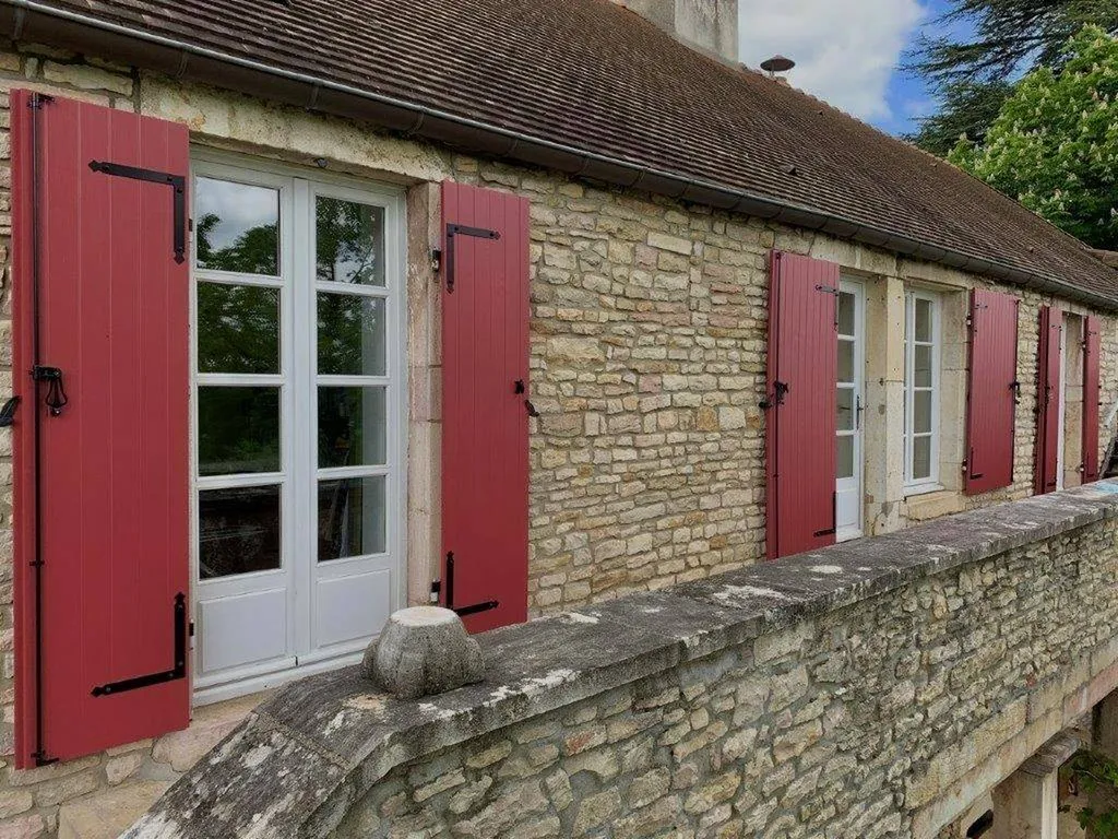 BS Menuiseries spécialiste de l'installation de volets battant en fibre de verre à Saint-Martin-sous-Montaigu