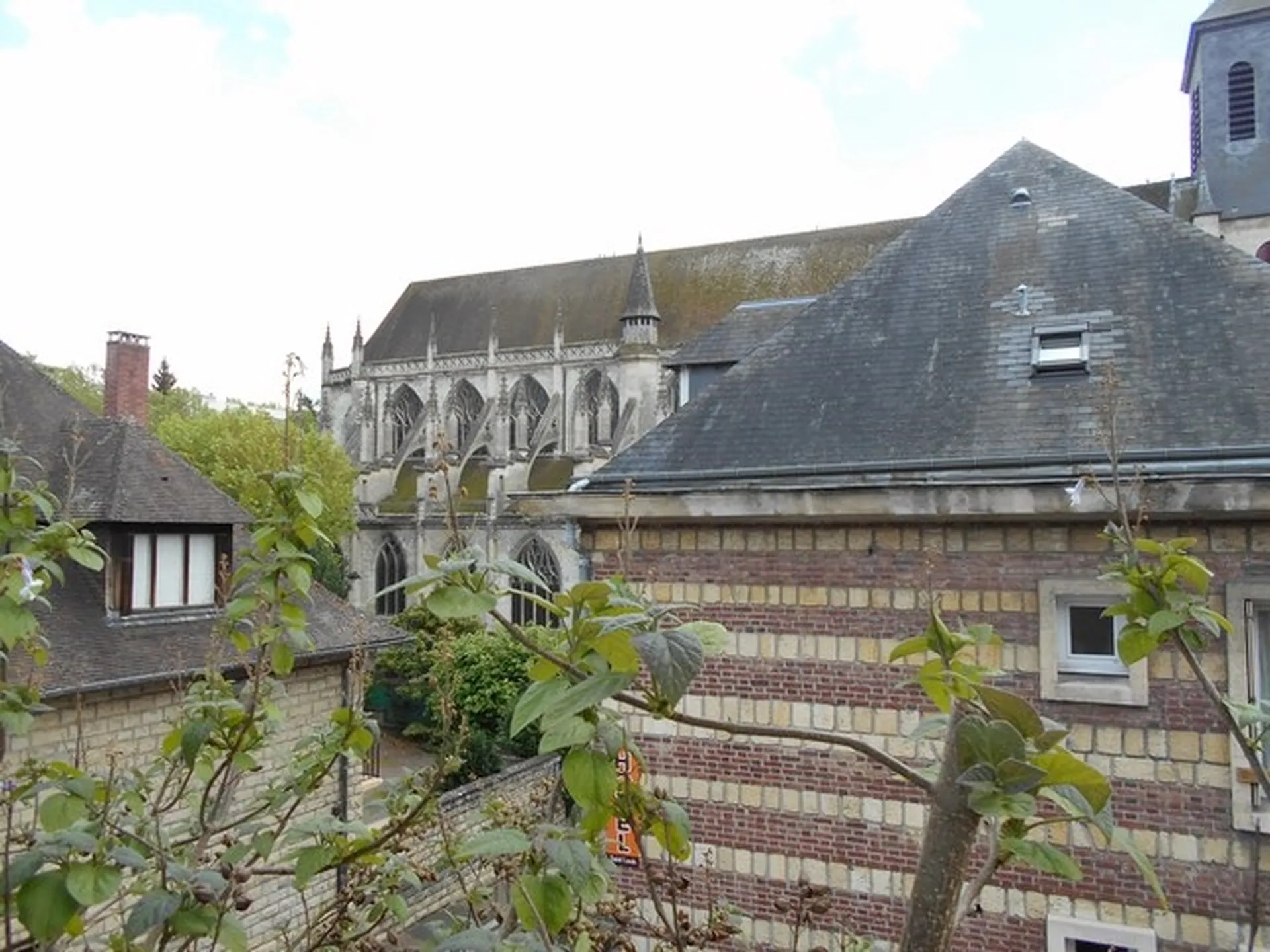 BEAU 2 PIECES NEUF IMMEUBLE ASCENCEUR