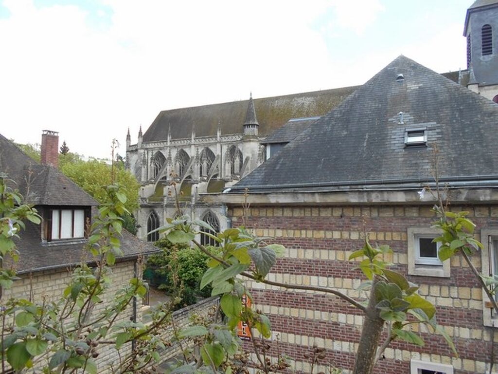 BEAU 2 PIECES NEUF IMMEUBLE ASCENCEUR