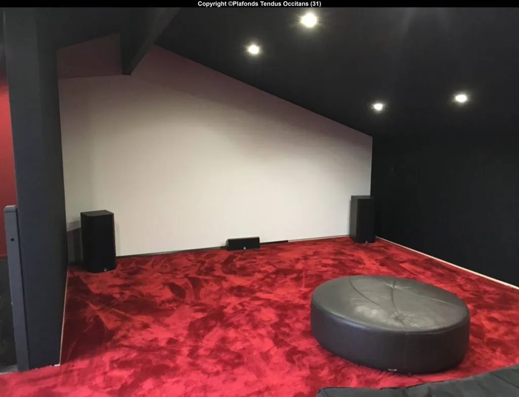 Salle de cinéma chez particulier en combles, Lagardelle