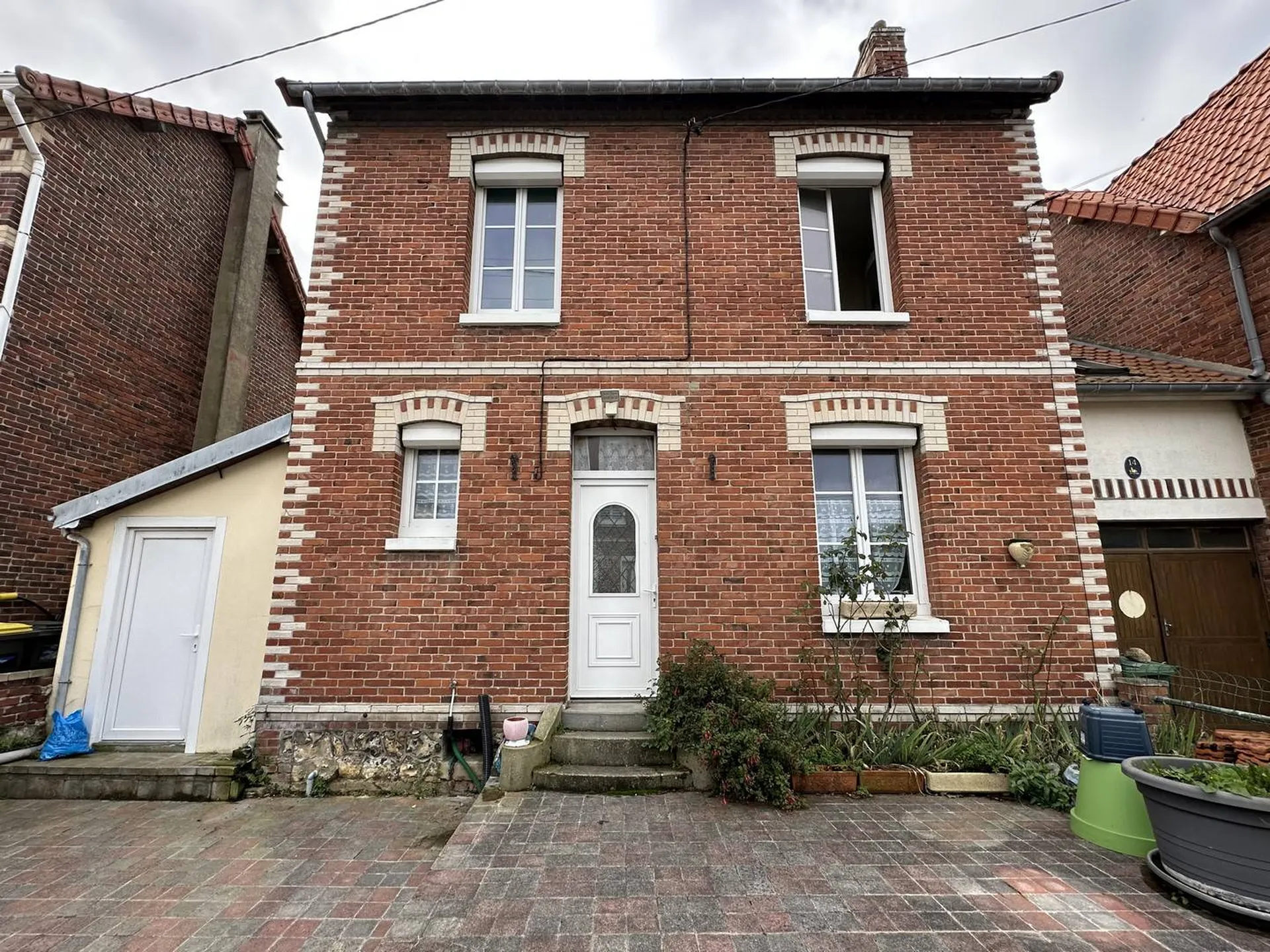 Vends maison en brique de 80m² et son jardin de 400m²