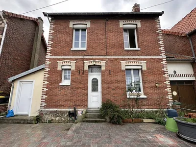 Vends maison en brique de 80m² et son jardin de 400m²